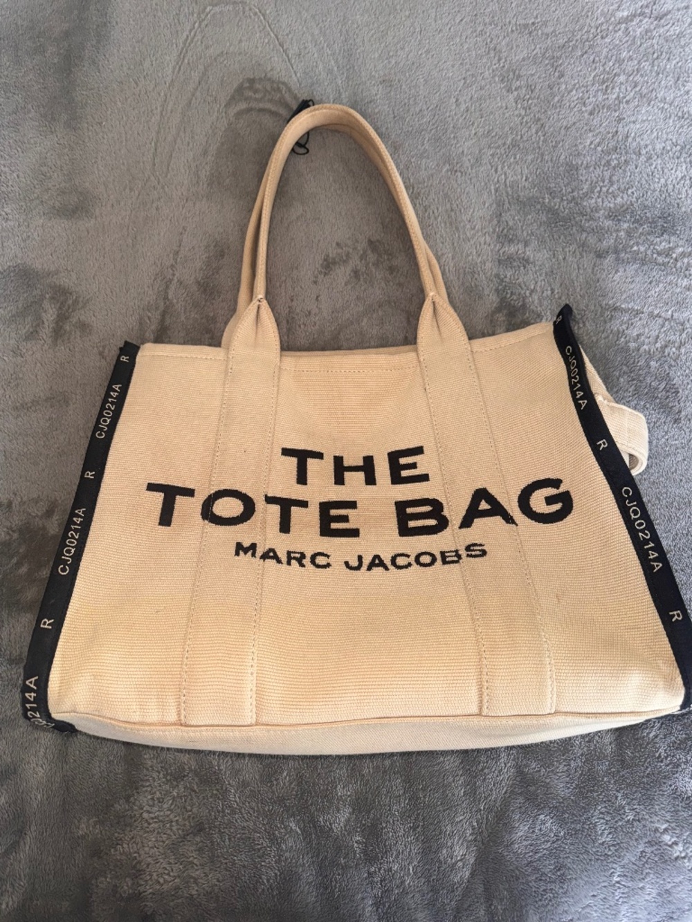 Marc Jacobs The Tote Bag โ Beige & Black Linen